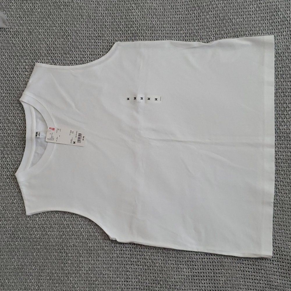 Uniqlo cotton sleeveless t-shirt